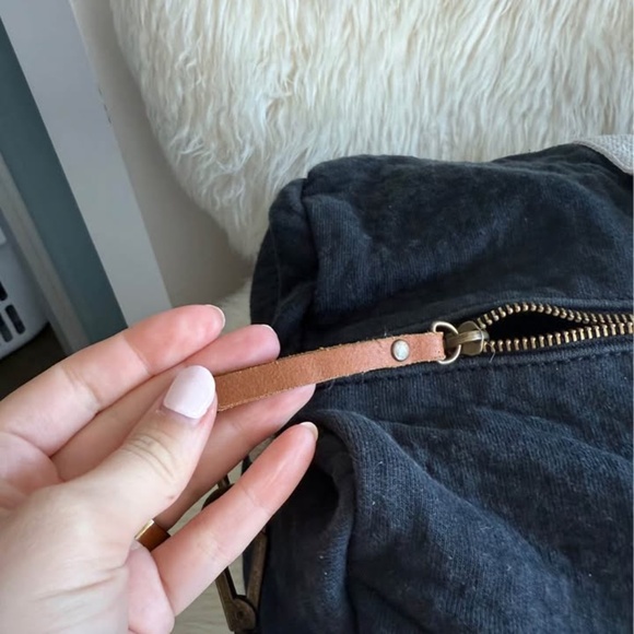 NEW Brandy Melville John Galt Black White Duffle Bag Crossbody Duffle - Picture 5 of 9